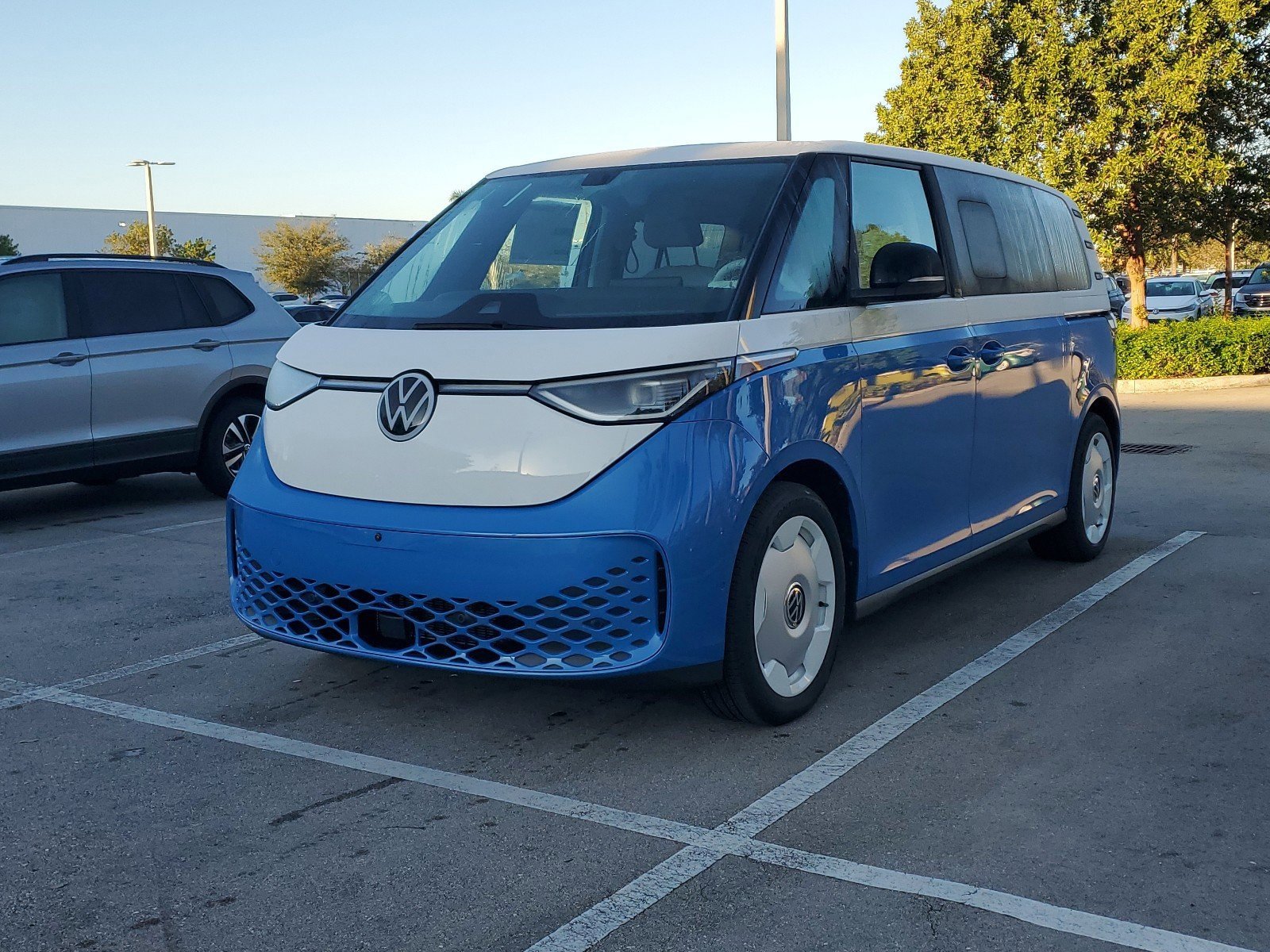 2025 Volkswagen ID. Buzz photo 3