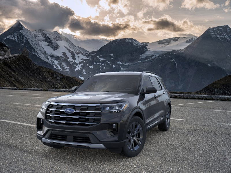 2025 Ford Explorer photo 2