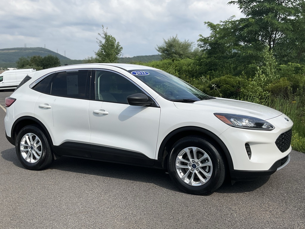 Used 2022 Star White Ford SE image 1