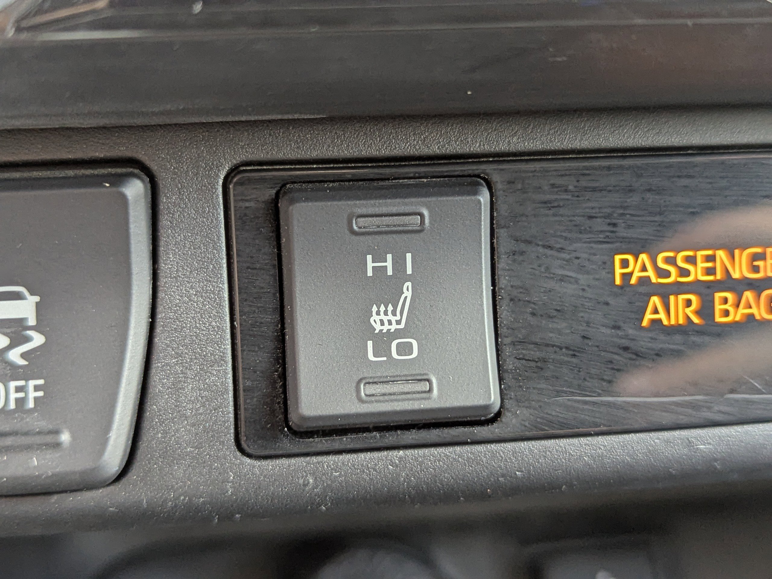 2021 Toyota RAV4 Hybrid XLE photo 17