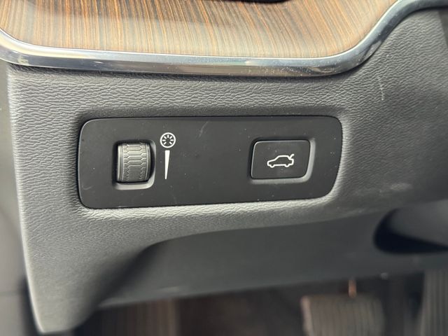2022 Volvo XC60 B5 Inscription photo 37