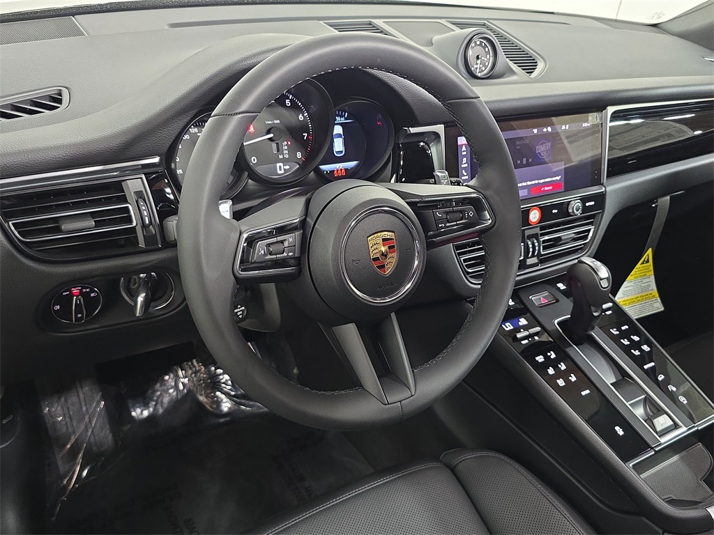 2026 Porsche Macan T photo 4