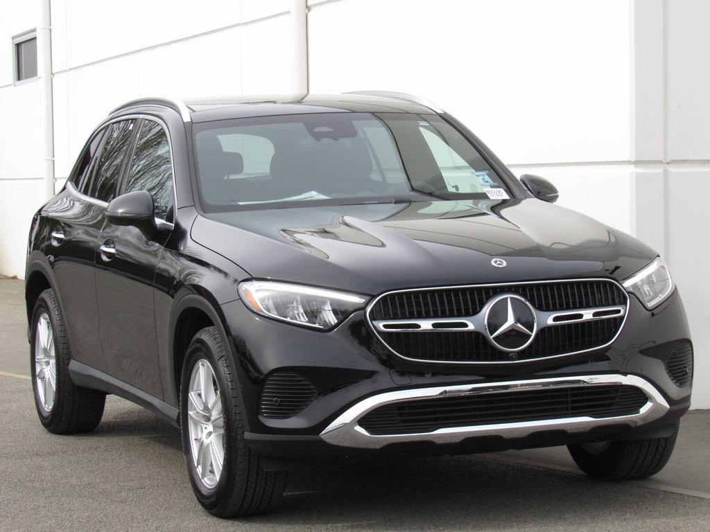 2025 Mercedes Benz GLC 300 4MATIC photo 2