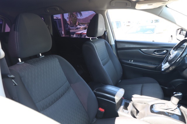 2018 Nissan Rogue SV photo 19