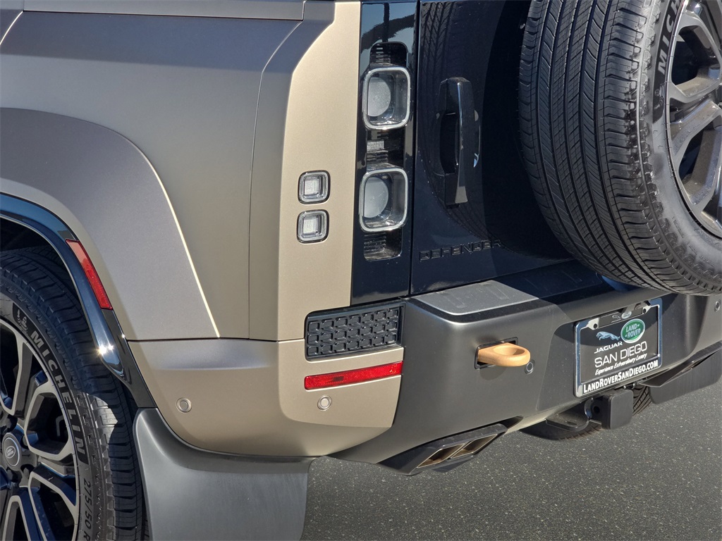 2025 Land Rover Defender 110 V8 photo 34