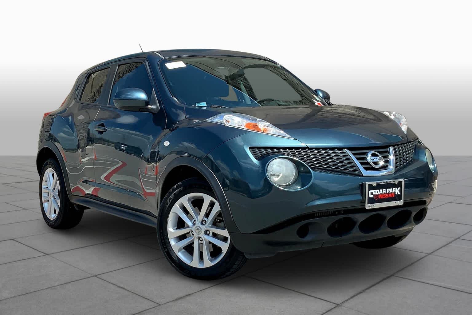 2013 Nissan Juke SV photo 2