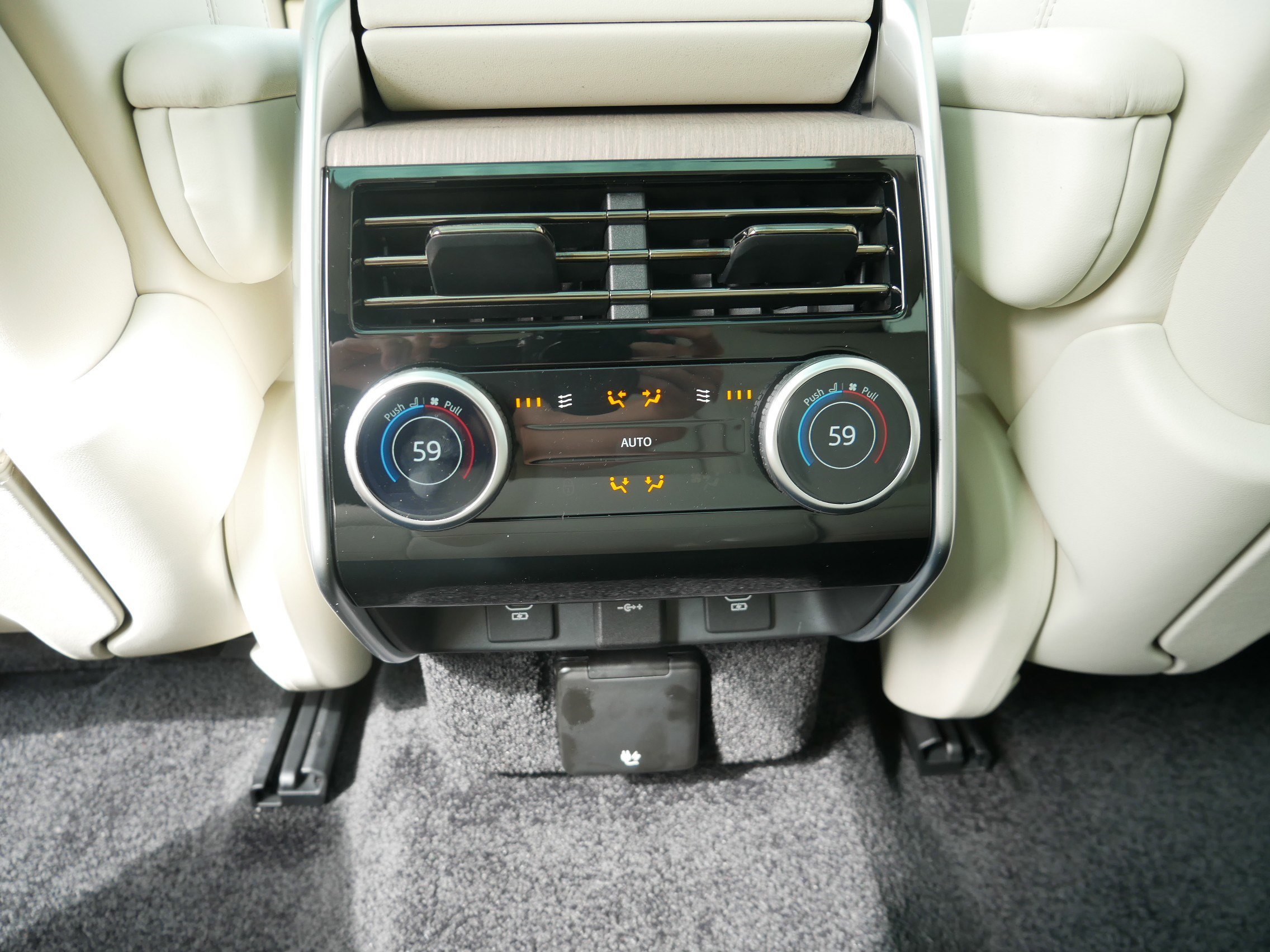 2025 Land Rover Range Rover Autobiography photo 8