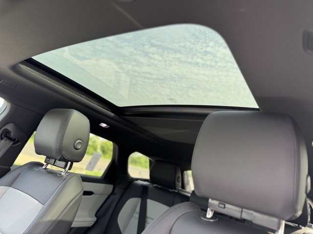2026 Land Rover Range Rover Evoque Dynamic SE photo 15