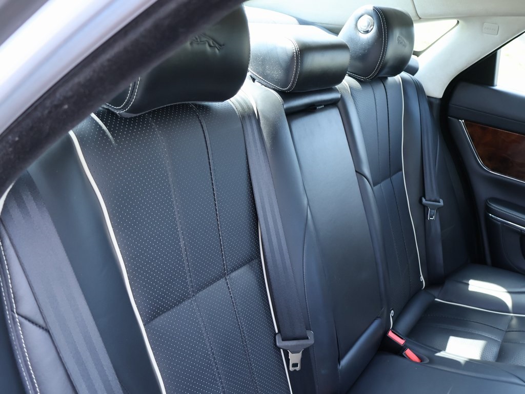 2014 Jaguar XJ Base photo 12