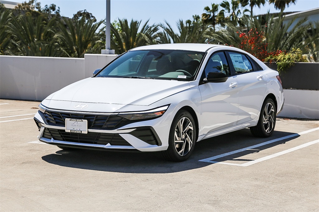 2025 Hyundai Elantra SEL Sport photo 2
