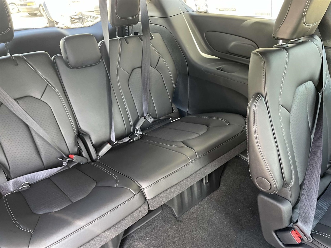 2025 Chrysler Pacifica photo 29