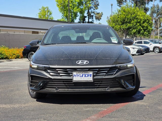2025 Hyundai Elantra SEL Sport photo 3