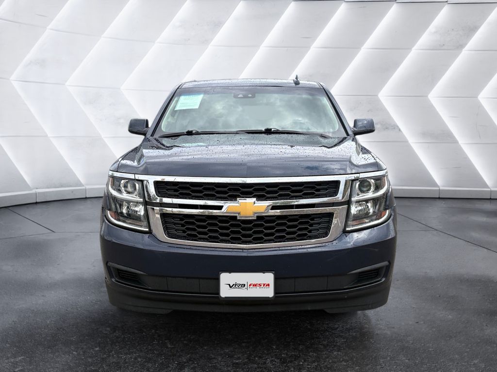 2019 Chevrolet Suburban LT photo 2