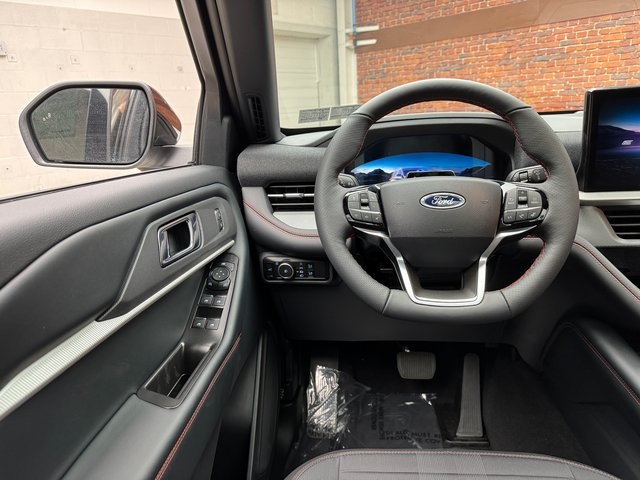 2025 Ford Explorer ST-Line photo 13