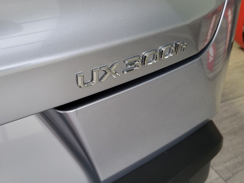 2025 Lexus UX photo 5