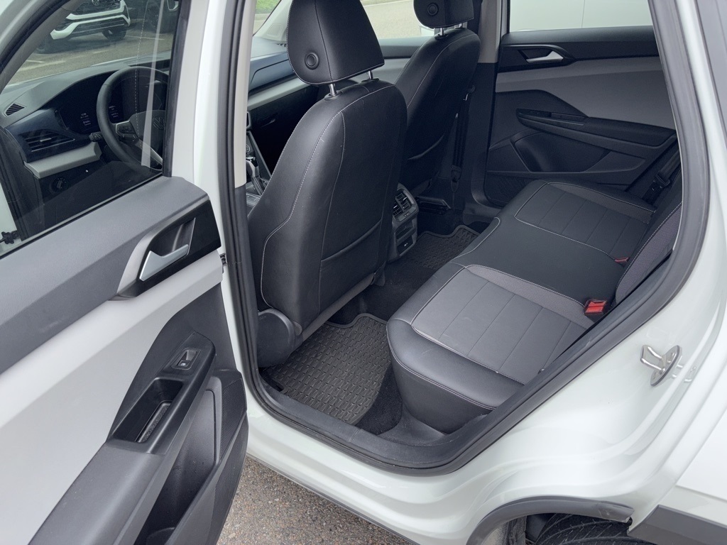 2022 Volkswagen Taos SE photo 4