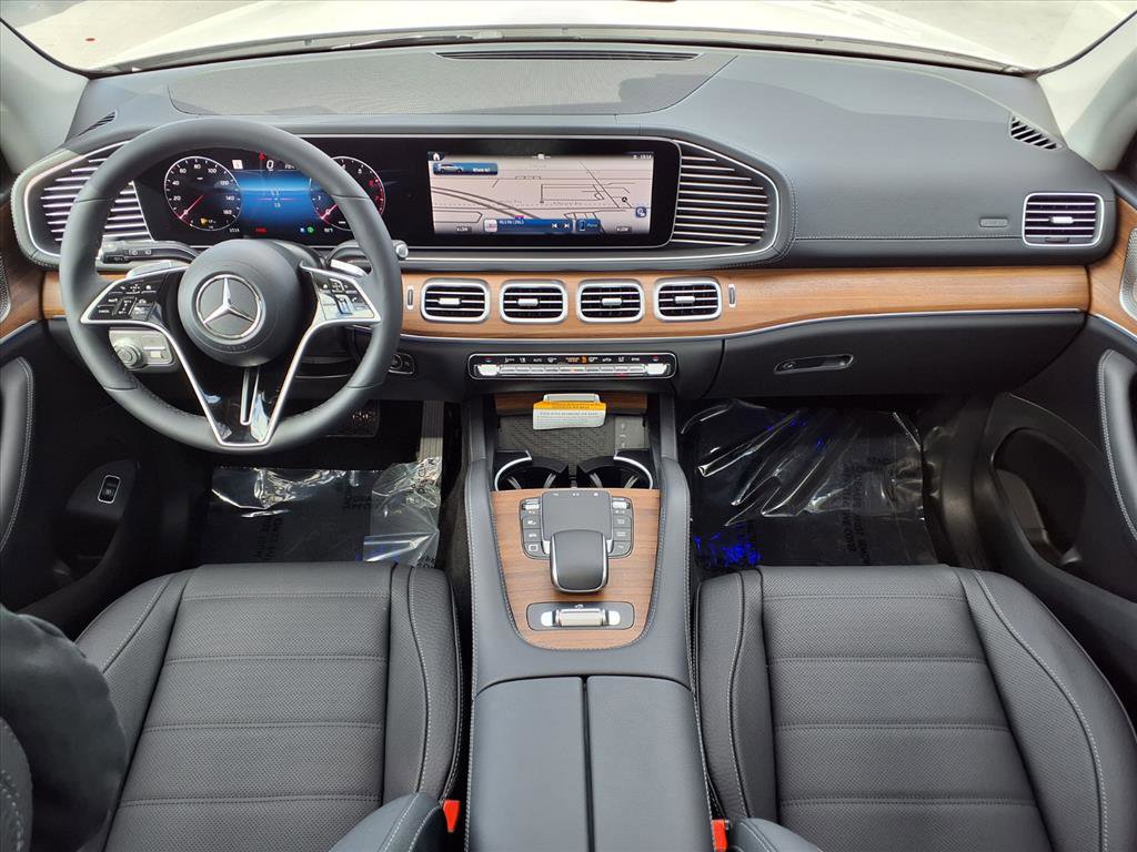 2026 Mercedes Benz GLS 450 4MATIC photo 2