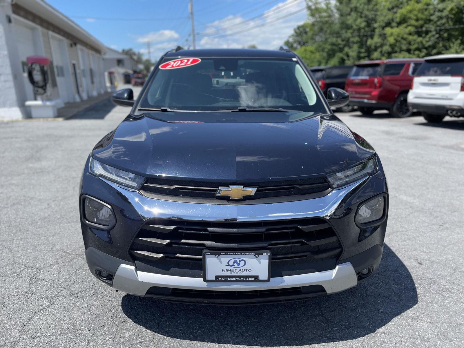 2021 Chevrolet Trailblazer LT photo 2