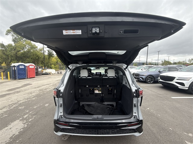 2023 Toyota Sienna XSE photo 23
