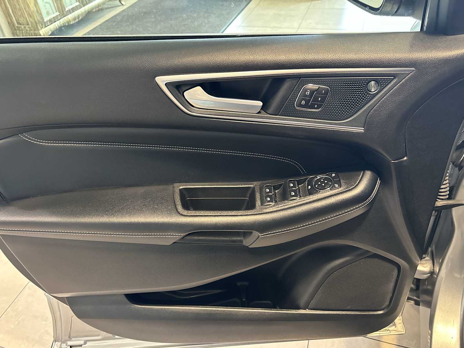 2024 Ford Edge Titanium photo 19