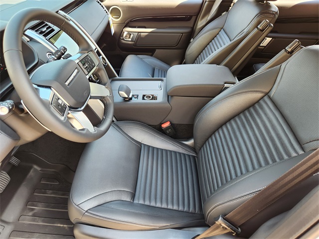2025 Land Rover Discovery S photo 5