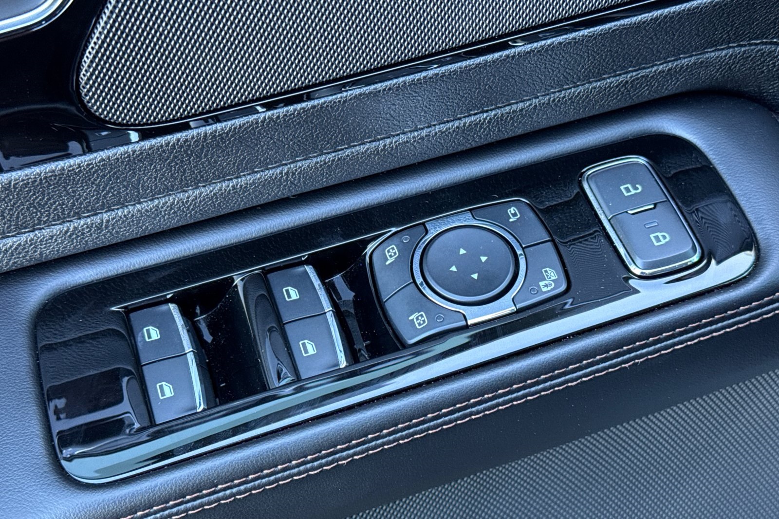 2024 Lincoln Aviator photo 15