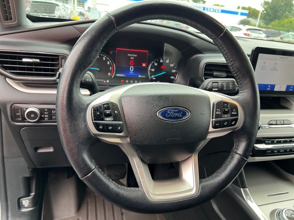 2023 Ford Explorer XLT photo 12