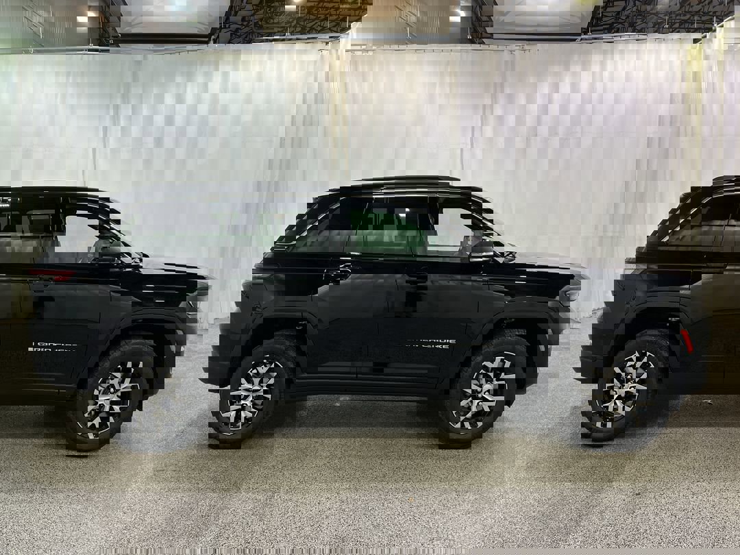 2025 Jeep Grand Cherokee Limited photo 4