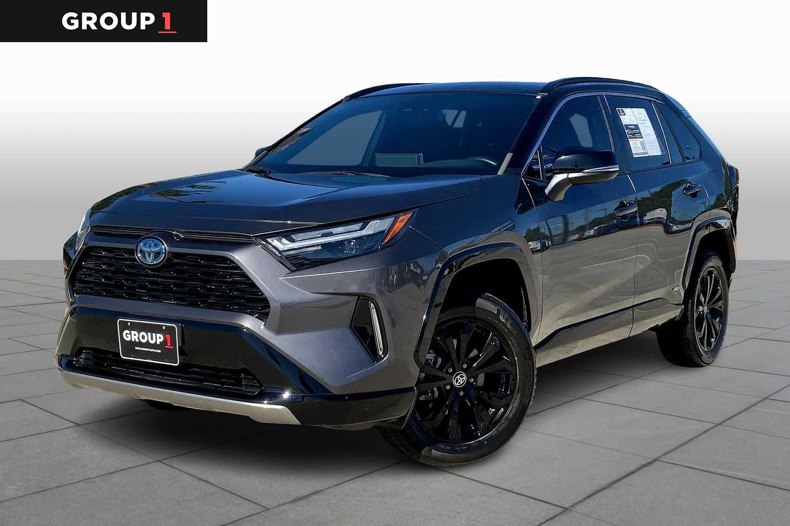 2022 Toyota RAV4 XSE's photo
