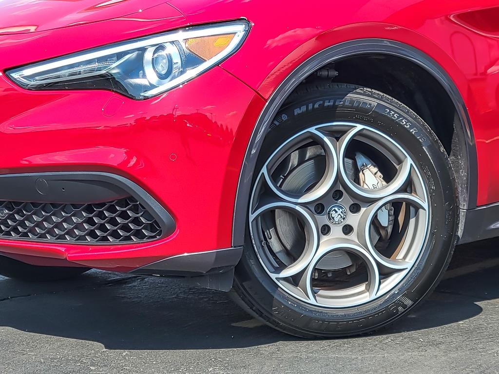 2022 Alfa Romeo Stelvio Ti photo 3