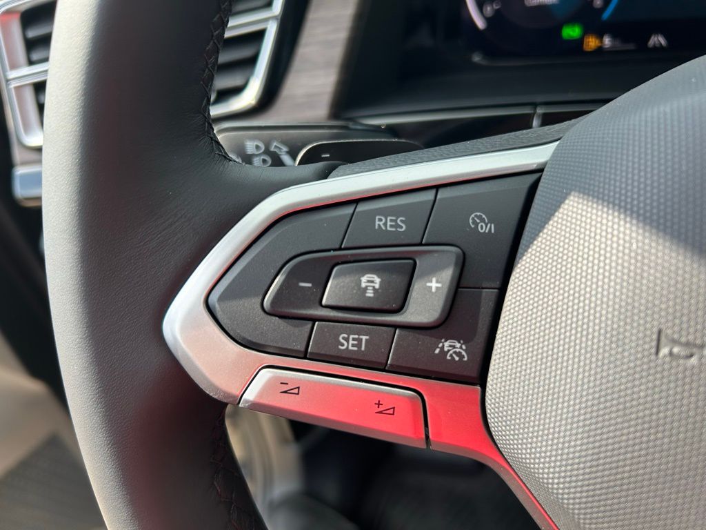 2025 Volkswagen Atlas SEL Premium R-Line photo 13