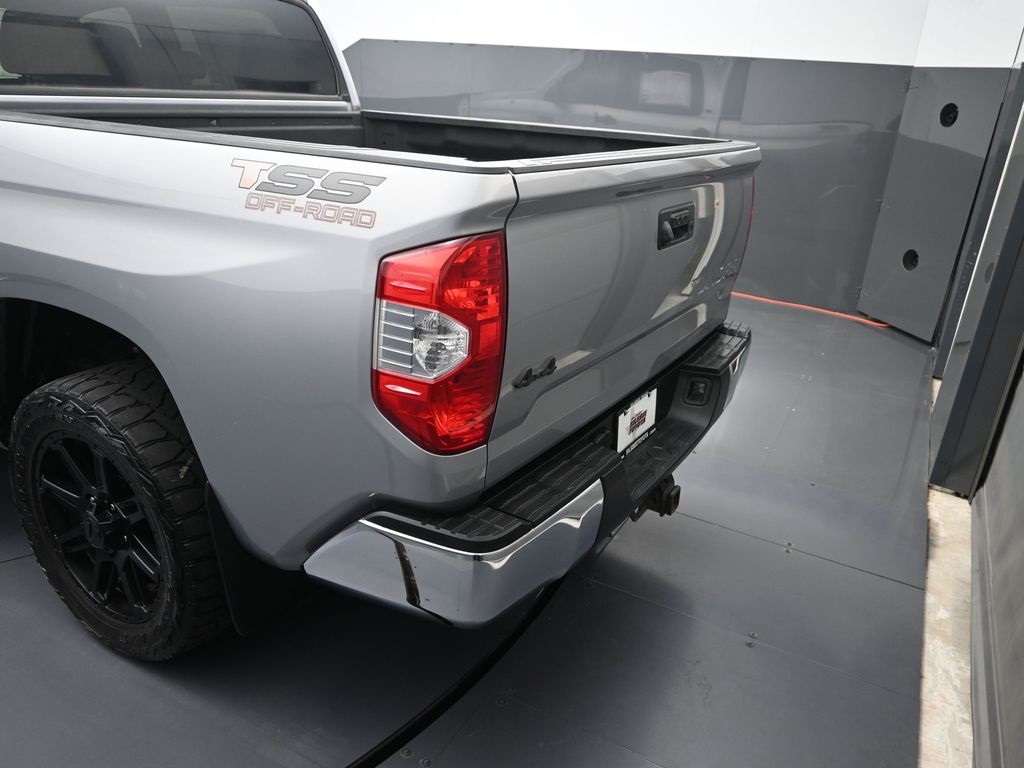 2017 Toyota Tundra SR5 photo 5