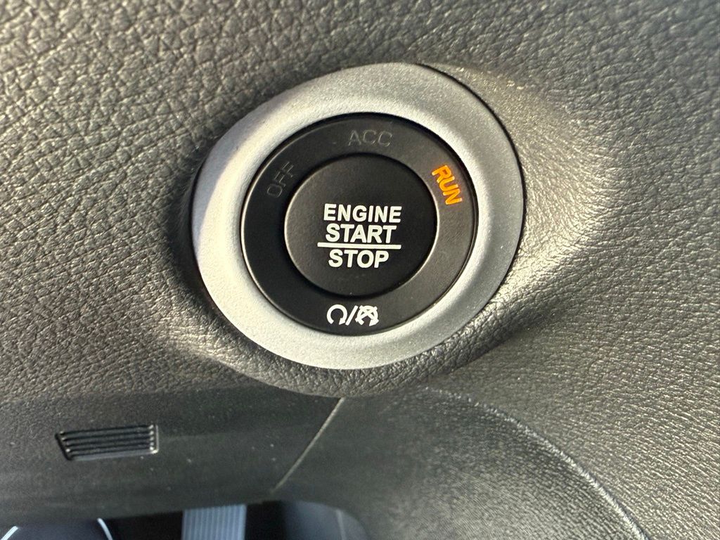 2025 Chrysler Pacifica Limited photo 18