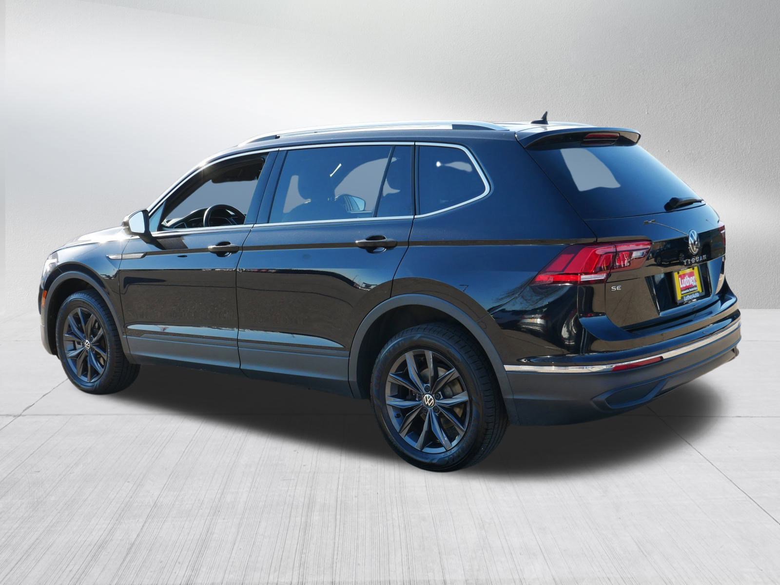 2022 Volkswagen Tiguan SE photo 3