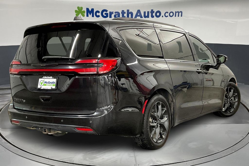 2021 Chrysler Pacifica Touring L photo 11