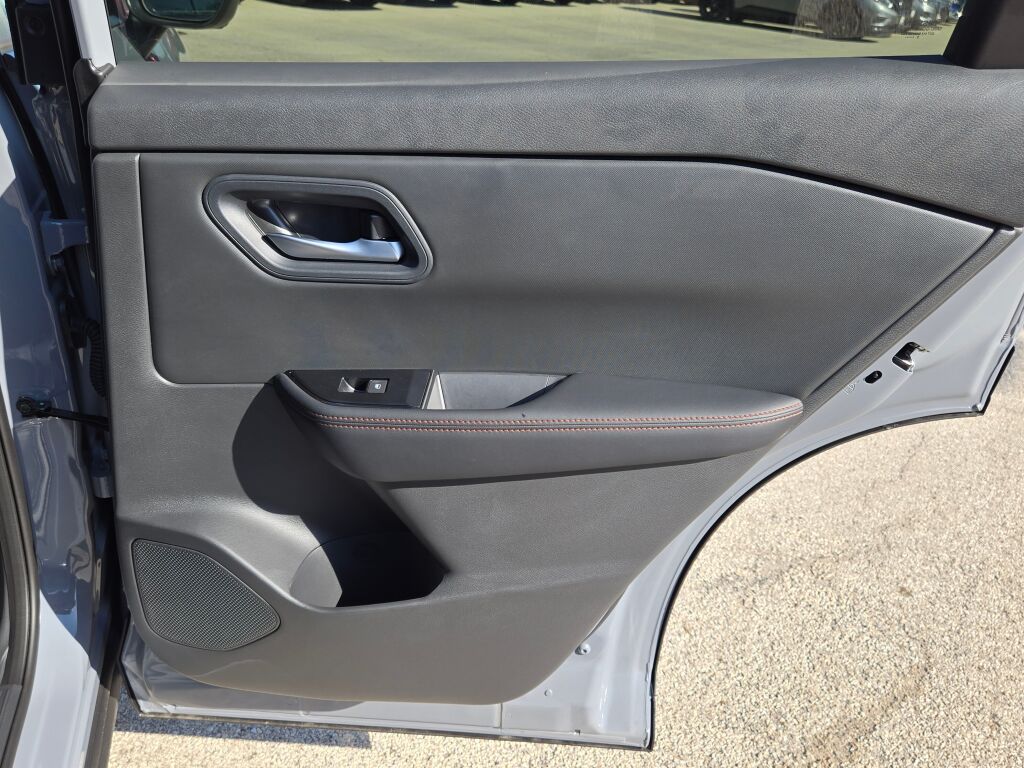 2026 Nissan Rogue SV photo 7