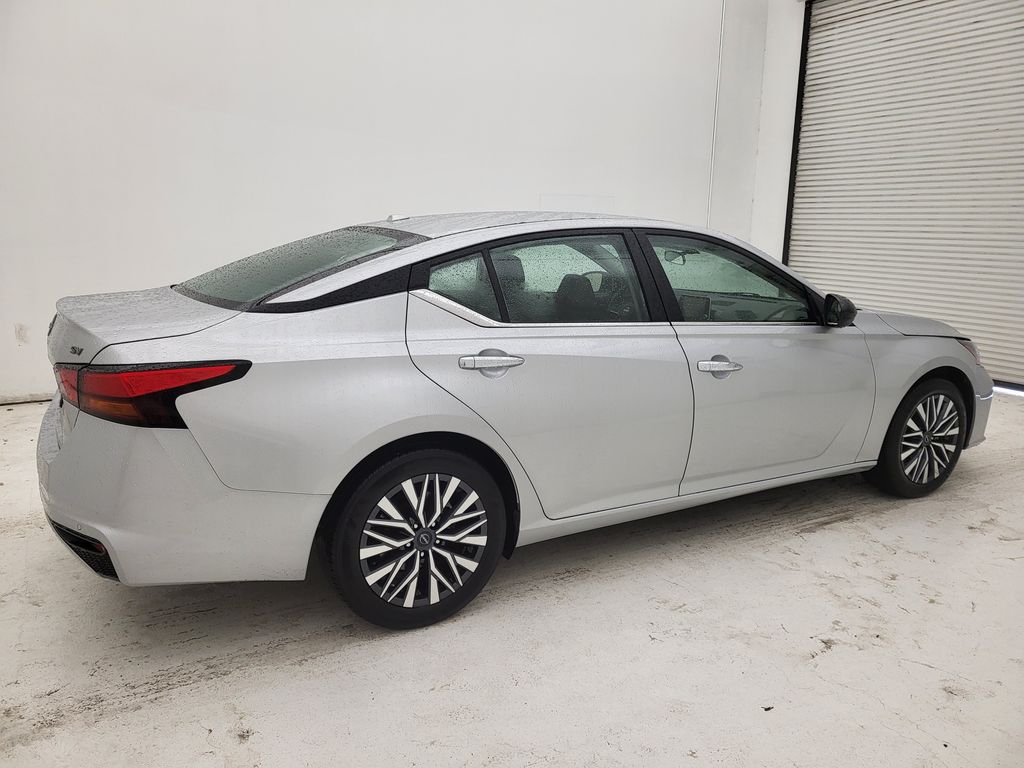 2024 Nissan Altima 2.5 SV photo 9