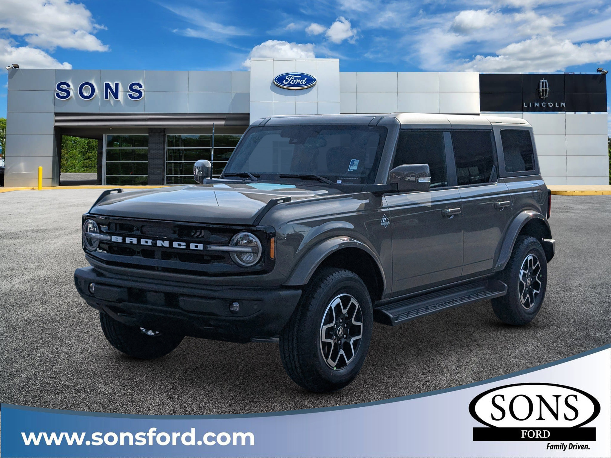 2025 Ford Bronco 4-Door Outer Banks's photo