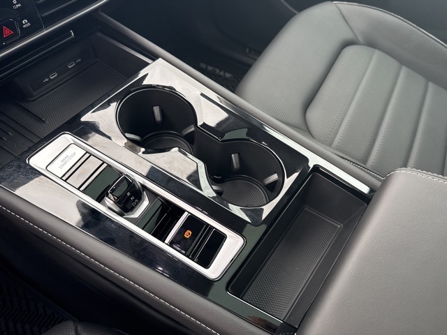 2025 Volkswagen Atlas SEL photo 23