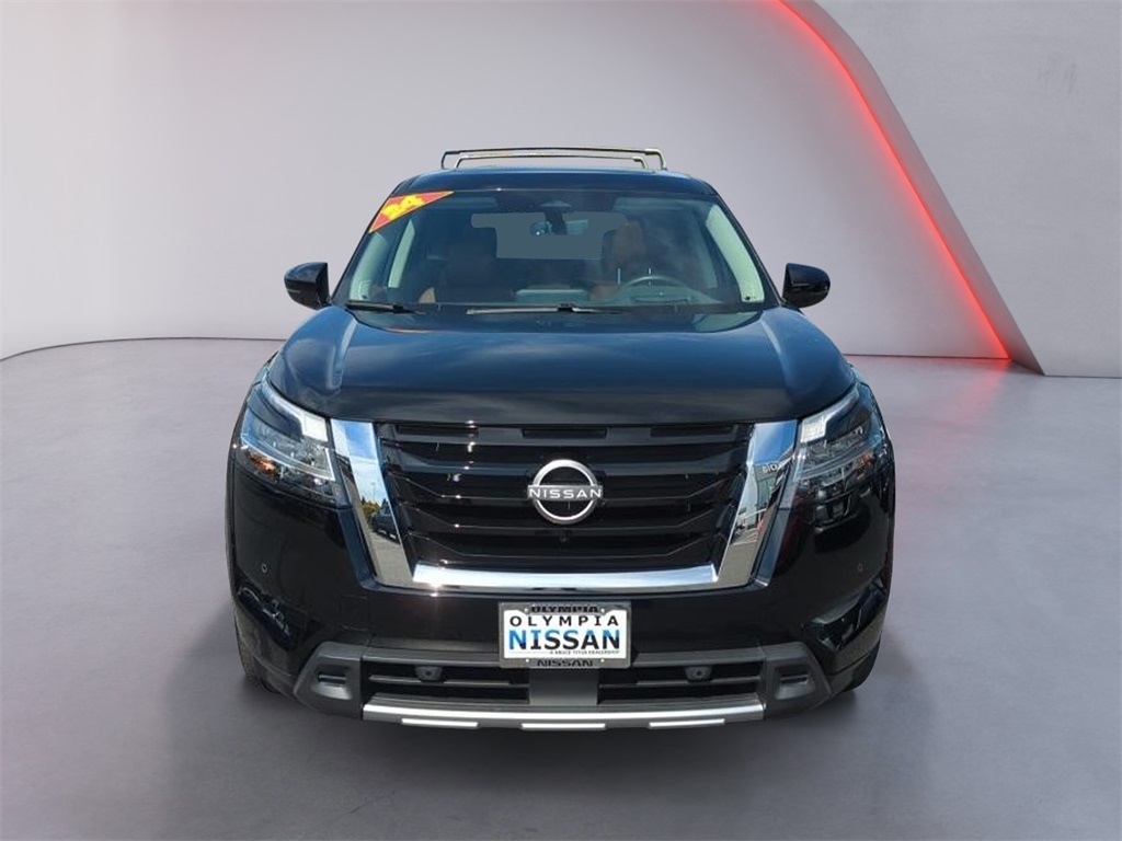 2024 Nissan Pathfinder Platinum photo 3