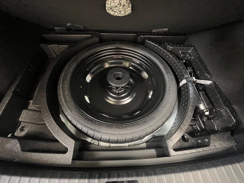 2025 Volkswagen Taos SE photo 25