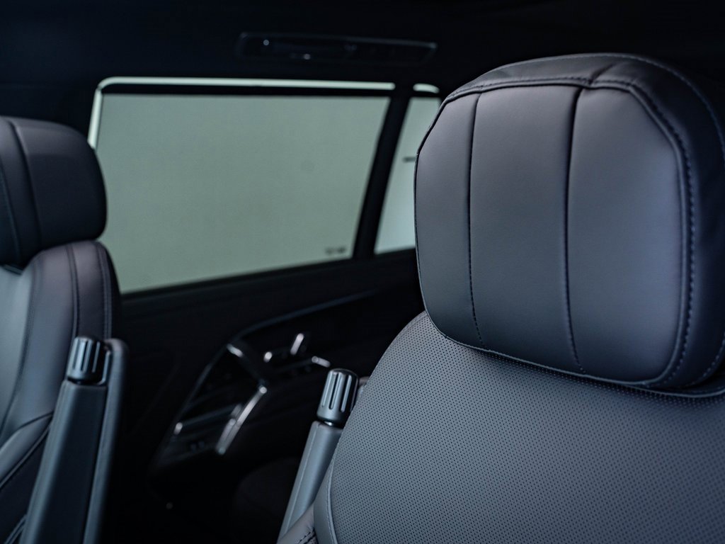 2025 Land Rover Range Rover SE photo 20