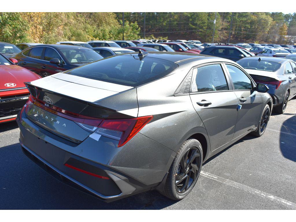 2026 Hyundai Elantra SEL Sport photo 3