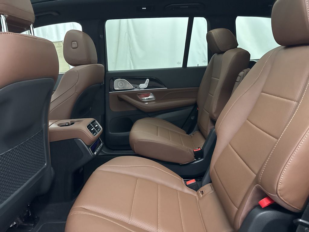 2026 Mercedes Benz GLS 450 4MATIC photo 15