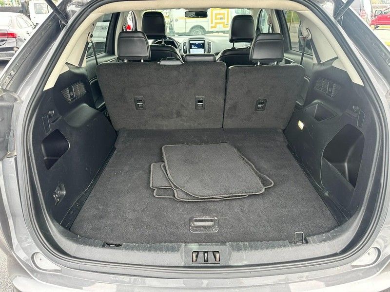 2023 Ford Edge SEL photo 5
