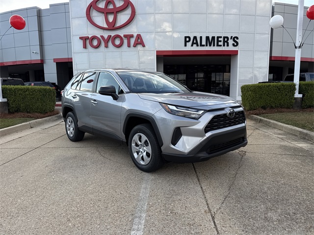 2025 Toyota RAV4 LE's photo