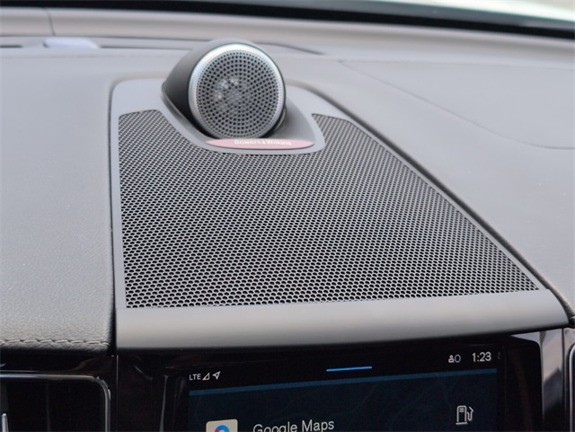 2023 Volvo XC60 B5 Ultimate photo 24