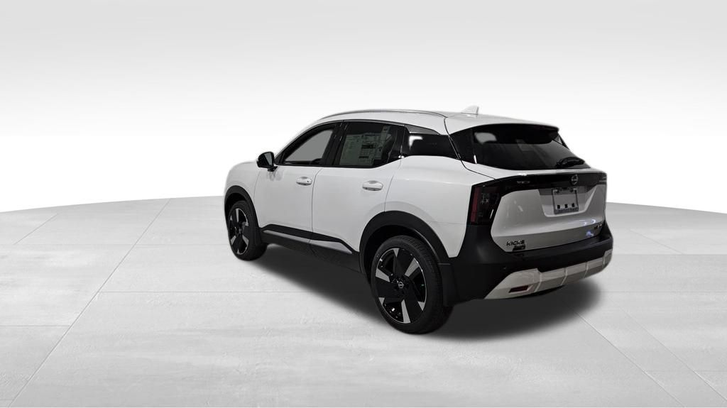 2025 Nissan Kicks SR photo 3