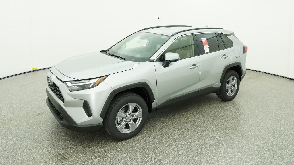 2025 Toyota RAV4 XLE's photo