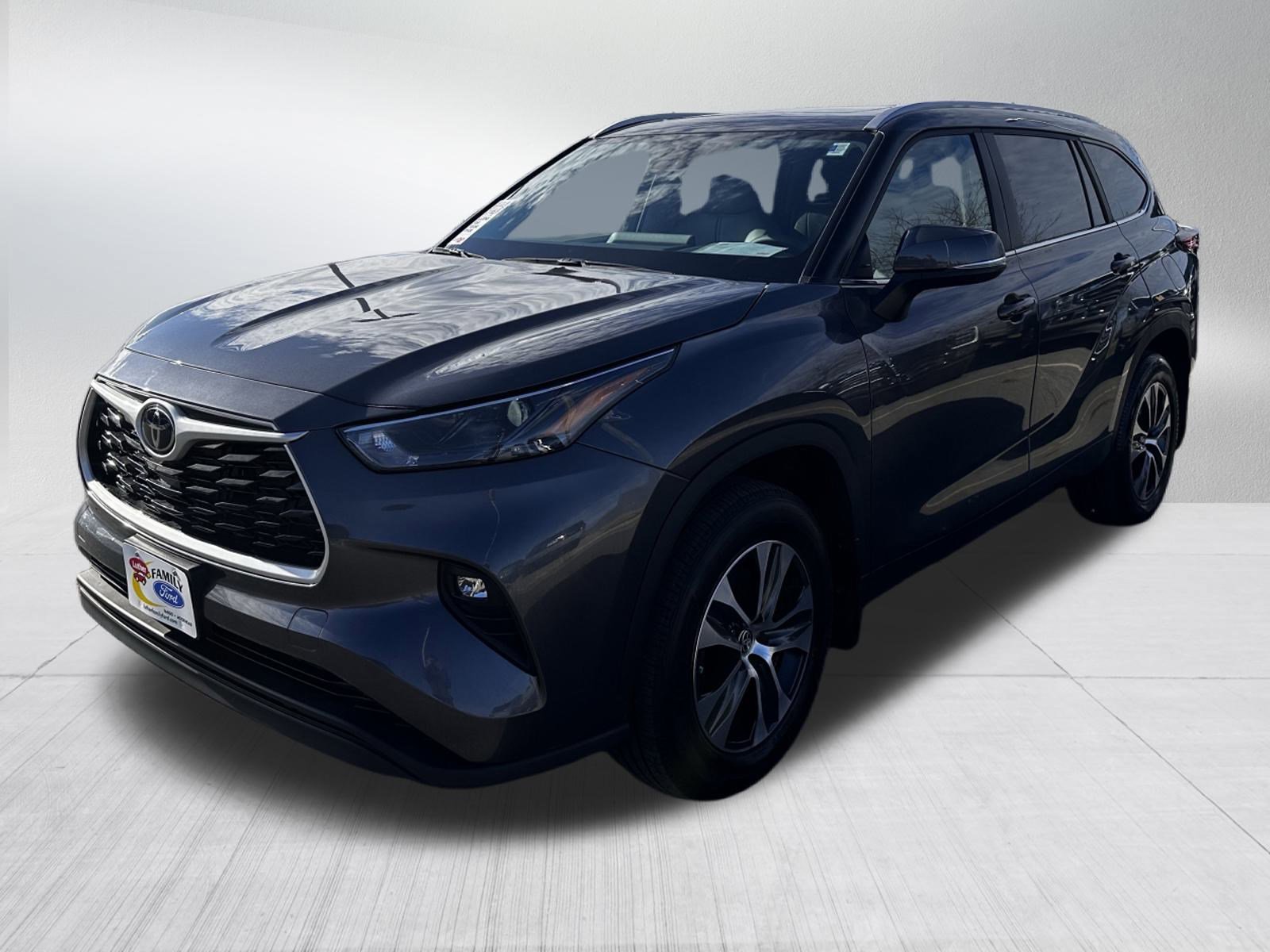 2024 Toyota Highlander XLE photo 3